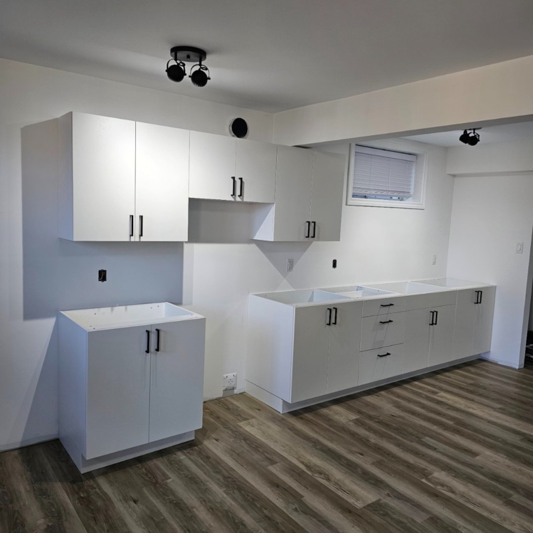 Cabinet structure: plywood frame and painted doors
