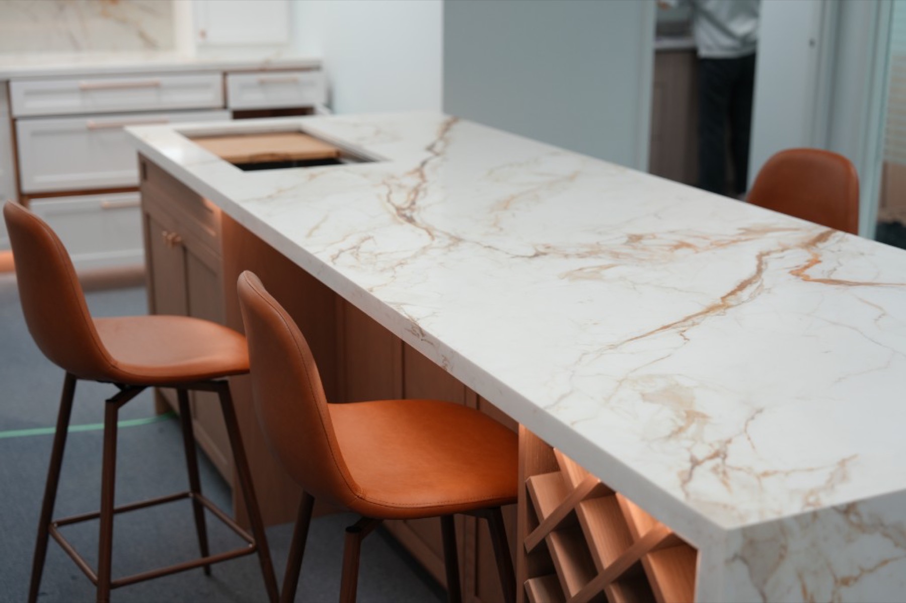 Island waterfall edge with integrated dishwasher